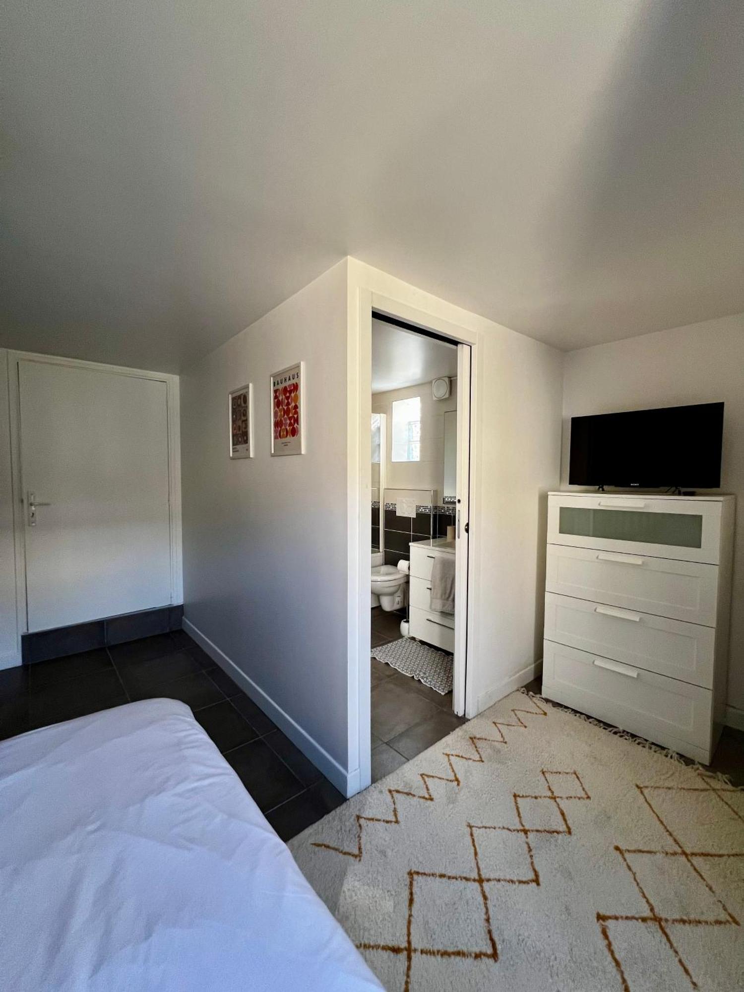 Chambre Dans Maison Meuliere Avec Jardin Chelles  Exterior photo